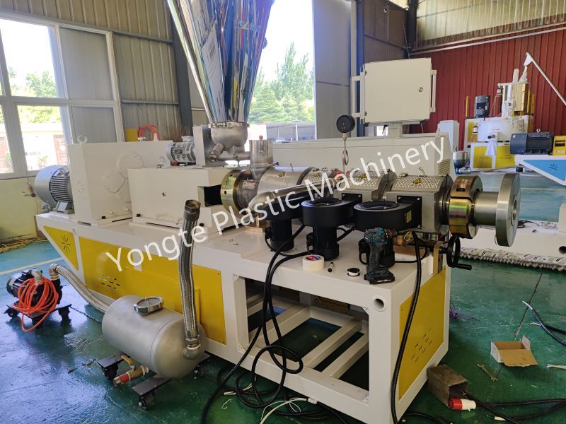What to do if the screw of the conical twin-screw extruder cannot rotate?