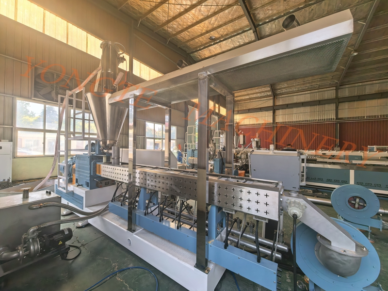 Qingdao Yongte Plastic Machinery's wood plastic pelletizing production line successfully completed trial operation ​ ​