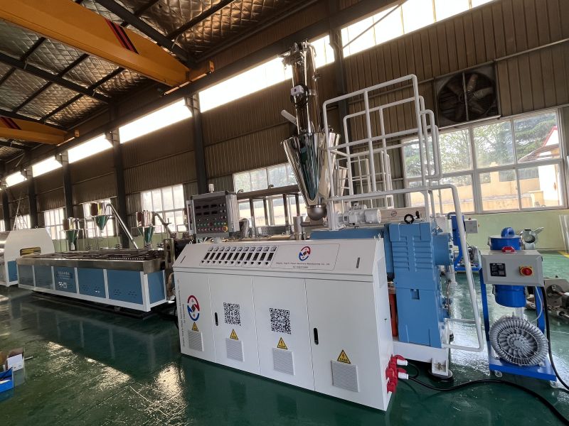 How to reduce the energy consumption of WPC extrusion machine?