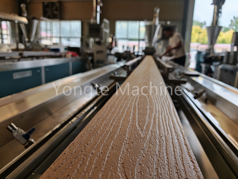 Canadian customers visited Yongte Plastic Machinery and successfully completed the acceptance of the wood plastic flooring production line.