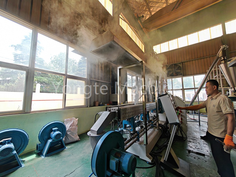 What are the advantages of the screw material of Yongte WPC granulation machine?
