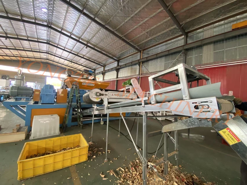 Qingdao Yongte Plastic Machinery's wood shredder has been successfully tested