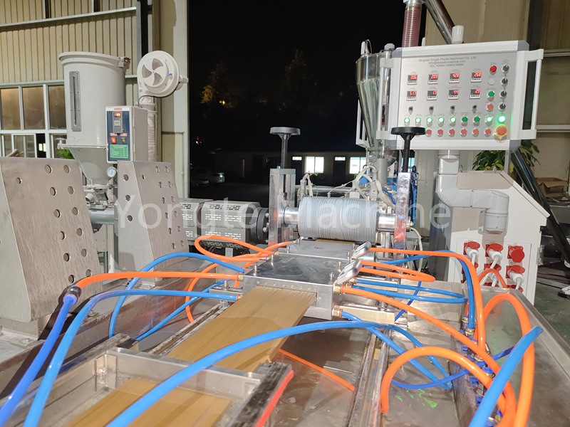 WPC Decking Machine For Indian customer