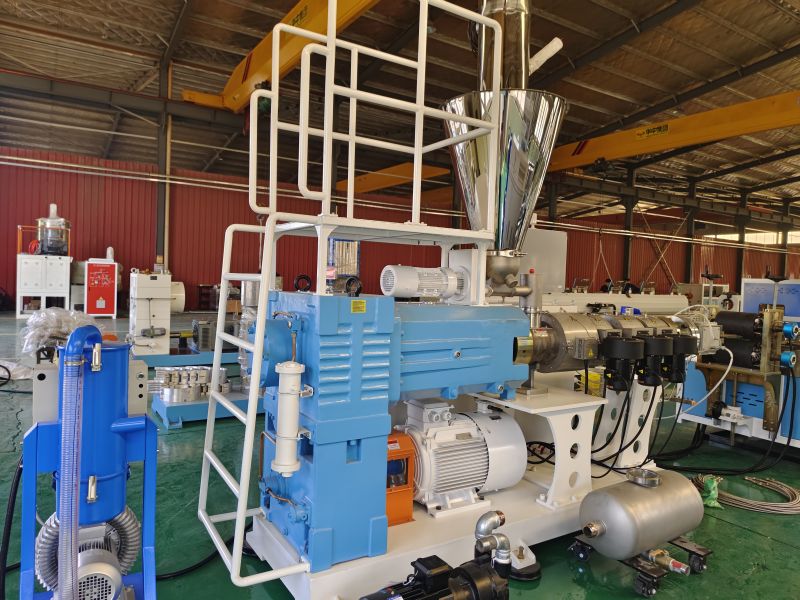 What maintenance need to do for gearbox of conical double screw extruder?