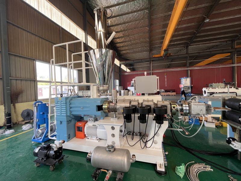 How to Adjust Screw Spacing of Conical Double Screw Extruder?