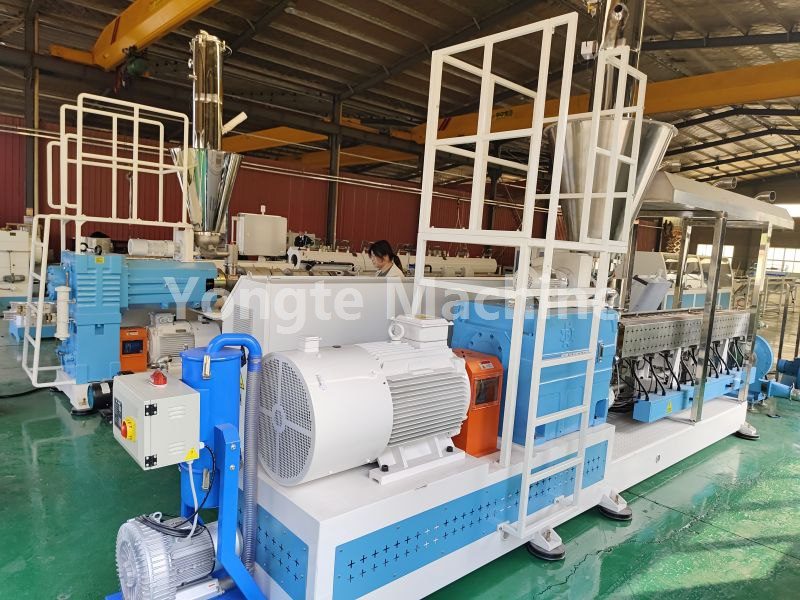 How to disassemble and extract the screw of WPC parallel twin-screw extruder?